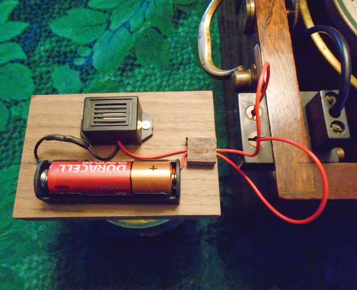 A simple sounder device was constructed to test the function of the break circuit, which proved to be working as designed